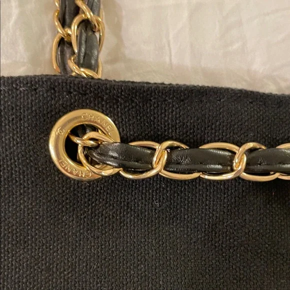 Paris Black and Gold Chain Tote NWOT Nice gift!!! 🎁 Free shipping - Picture 2 of 7